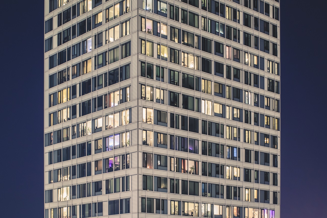 An image of a high apartment building.